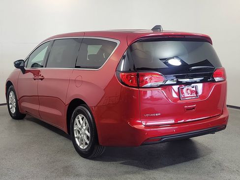 New 2026 Chrysler Voyager LX image 5