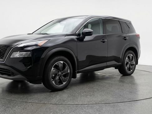 Used 2025 Nissan Rogue SV FWD image 3