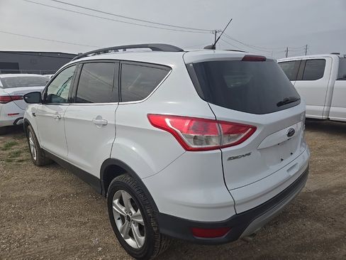 Used 2016 Ford Escape SE w/ Equipment Group 201A image 2