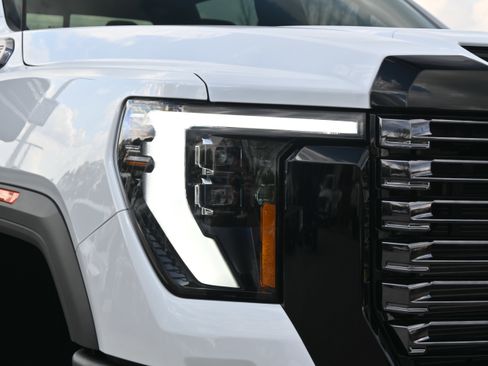 Used 2026 GMC Sierra 3500 Denali Ultimate AWD/4WD image 6