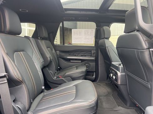 Used 2024 Ford Expedition Platinum image 14