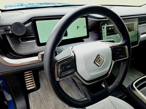 Used 2023 Rivian R1T Adventure image 8