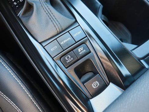 Used 2025 Toyota Camry SE image 28