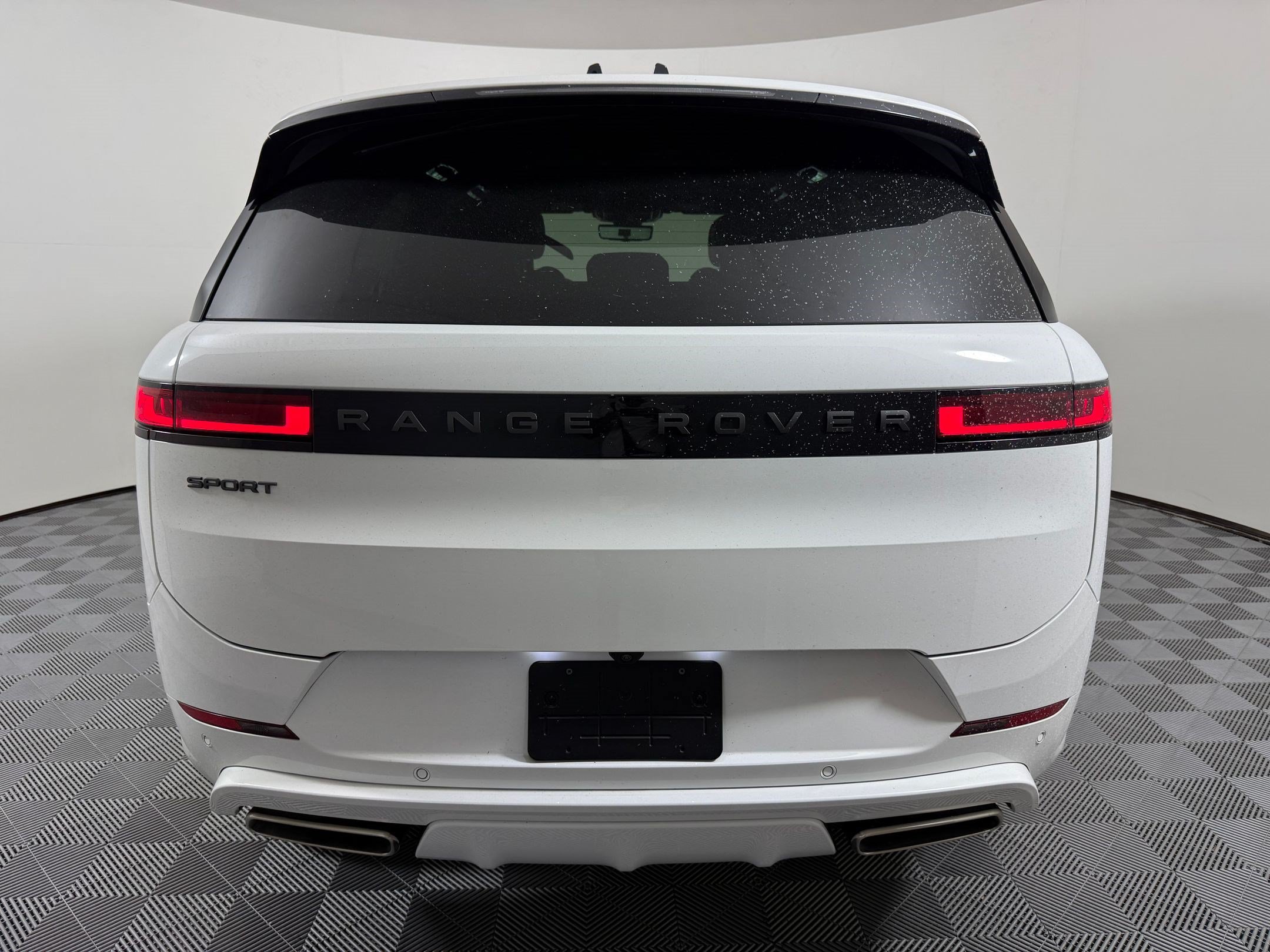 New 2026 Land Rover Range Rover Sport Dynamic SE AWD/4WD image 10
