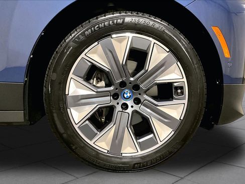 Used 2024 BMW iX xDrive50 w/ Premium Package AWD/4WD image 10