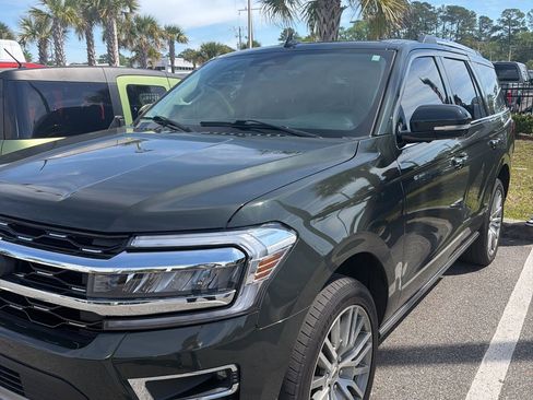 Used 2022 Ford Expedition Limited image 2