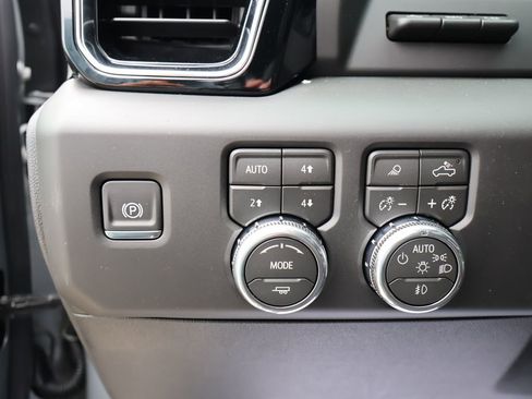New 2026 GMC Sierra 3500 Denali w/ Denali Reserve Package AWD/4WD image 13