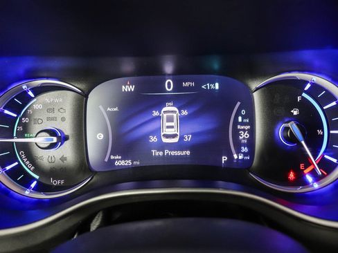 Used 2024 Chrysler Pacifica Select image 24