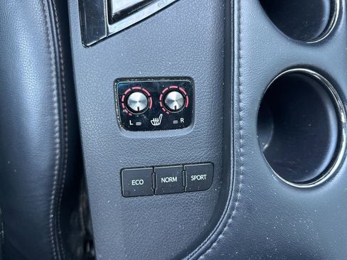 Used 2016 Toyota Avalon XLE image 12