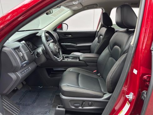 Used 2023 Nissan Pathfinder SL FWD image 15