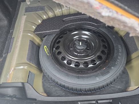 Used 2017 Chevrolet Malibu LT image 26