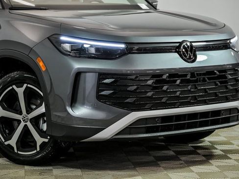 New 2026 Volkswagen Tiguan SE image 2