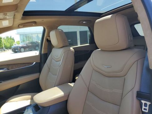 Used 2022 Cadillac XT5 Sportv w/ Platinum Package AWD/4WD image 5