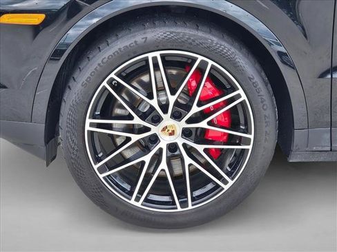 Used 2024 Porsche Cayenne S AWD/4WD image 25