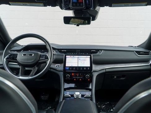 Used 2022 Jeep Grand Cherokee Overland w/ Luxury Tech Group IV image 21