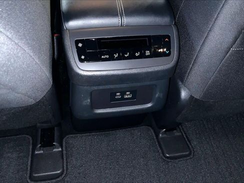 Used 2022 Nissan Pathfinder SV w/ SV Premium Package image 33