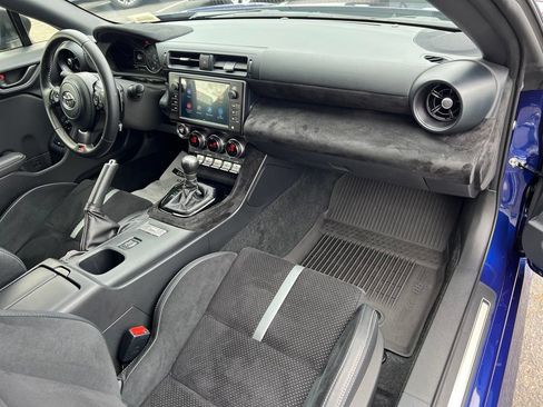 Certified 2025 Toyota GR86 Premium w/ ALL Weather Mat Package (TMS) RWD image 17