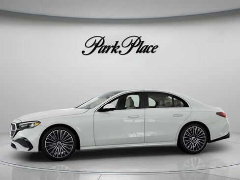 New 2026 Mercedes-Benz E 450 4MATIC Sedan image 4