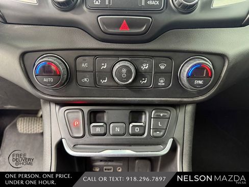 Used 2020 GMC Terrain SLT w/ Preferred Package FWD image 29