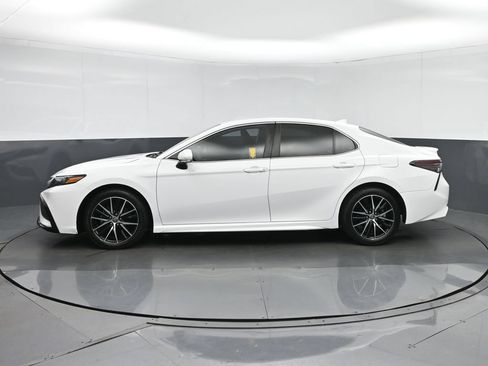 Used 2023 Toyota Camry SE FWD image 4