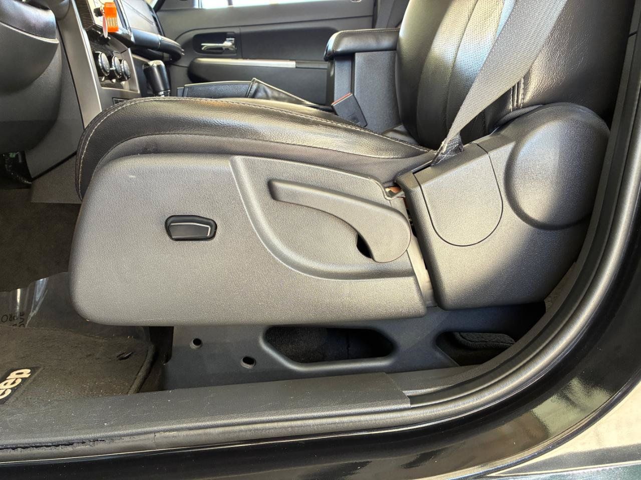 Used 2011 Jeep Liberty Limited Jet AWD/4WD image 14