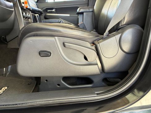 Used 2011 Jeep Liberty Limited Jet AWD/4WD image 14