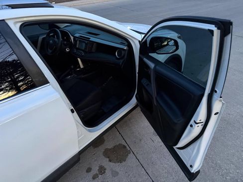 Used 2016 Toyota RAV4 XLE image 25