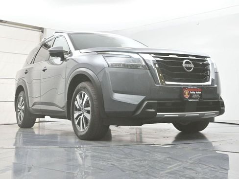 Used 2024 Nissan Pathfinder SL AWD/4WD image 33