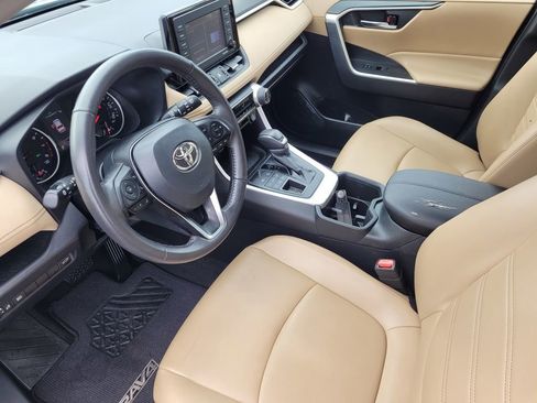 Used 2022 Toyota RAV4 XLE Premium w/ Carpet Mat Package (TMS) image 10