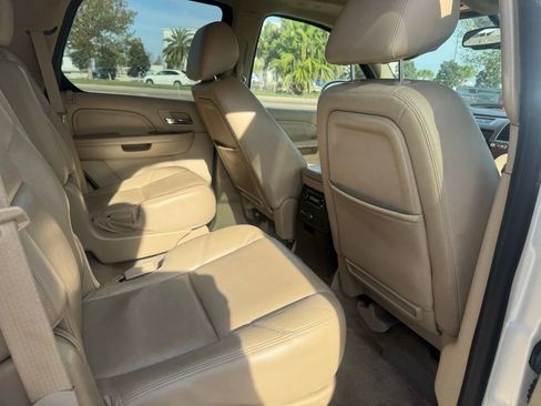 Used 2013 Cadillac Escalade Premium image 13