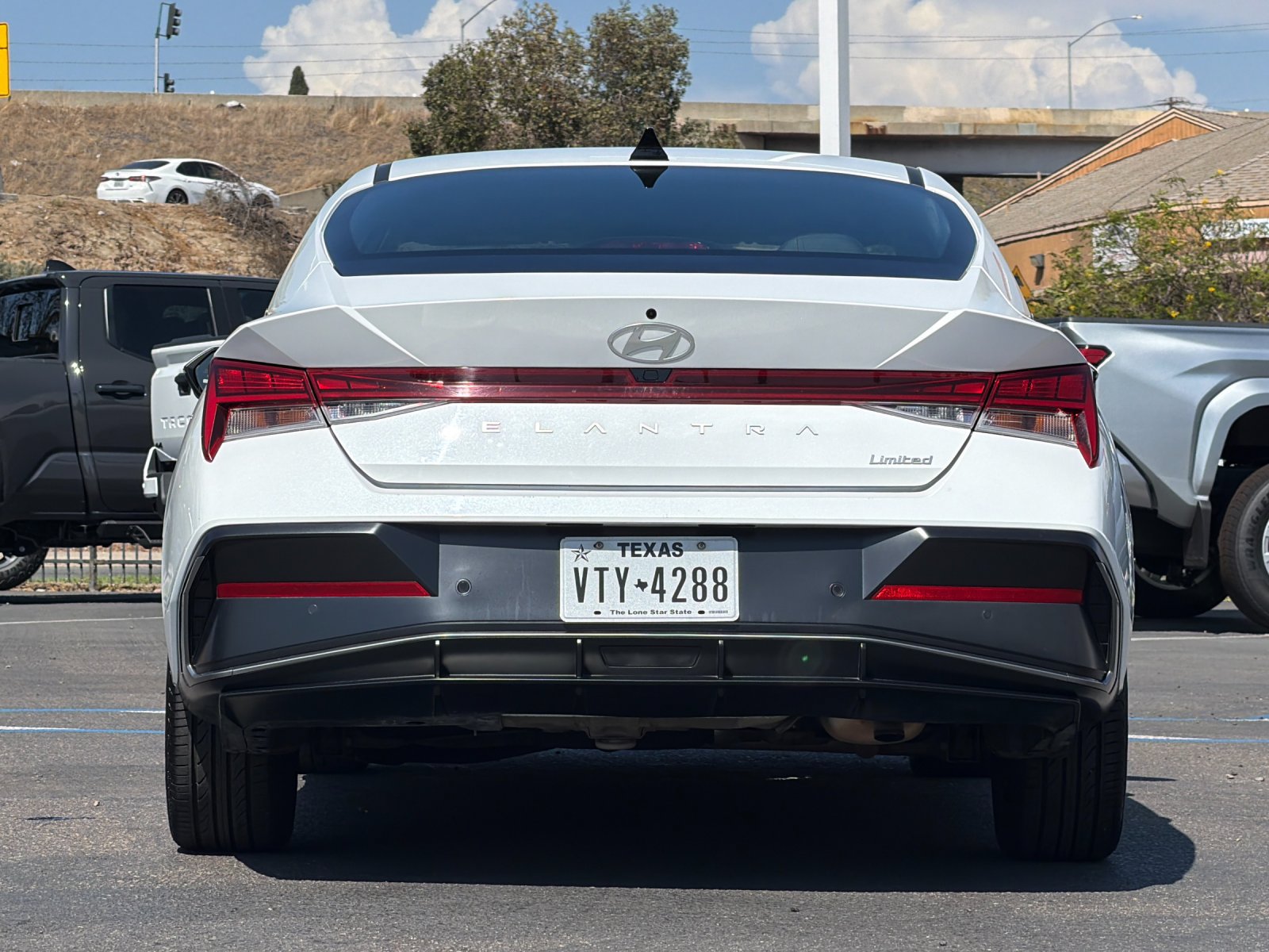Used 2024 Hyundai Elantra Limited FWD image 4