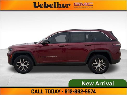 Used 2023 Jeep Grand Cherokee Limited w/ Trailer Tow Prep Group (B) AWD/4WD image 17