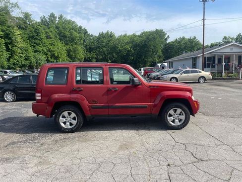Used 2010 Jeep Liberty Sport AWD/4WD image 4