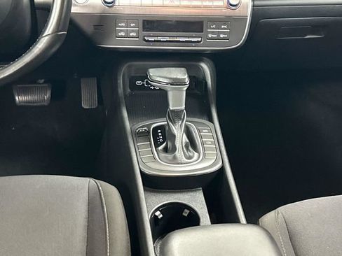 Used 2025 Hyundai Kona SEL FWD image 18