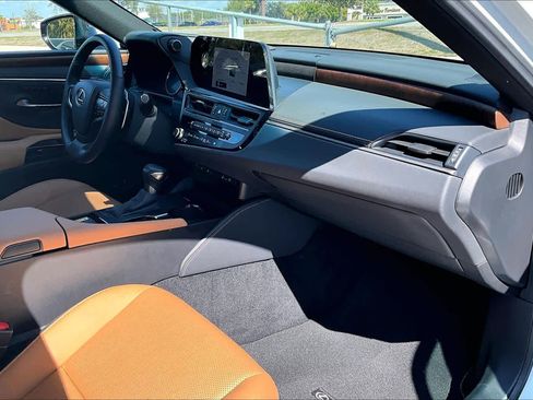 Used 2025 Lexus ES 350 w/ Premium Package image 19