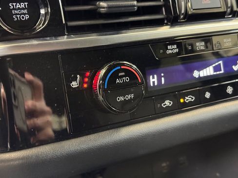 Used 2025 Nissan Pathfinder SL image 38