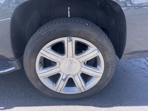 Used 2019 Cadillac Escalade Luxury image 12