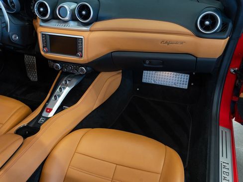 Used 2017 Ferrari California T image 15