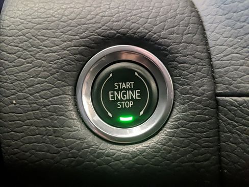 Used 2021 GMC Yukon Denali w/ Denali Premium Package image 32