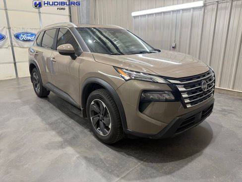 Used 2025 Nissan Rogue SV w/ SV Premium Package FWD image 1