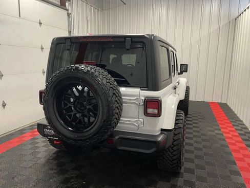 Used 2024 Jeep Wrangler Unlimited w/ Convenience Group AWD/4WD image 19