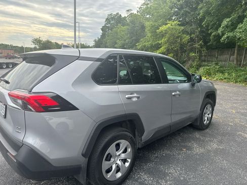 Used 2024 Toyota RAV4 LE AWD/4WD image 5