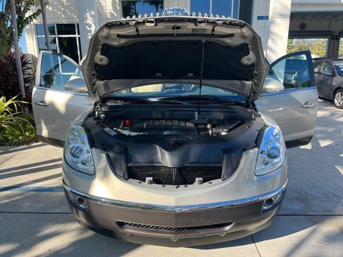 Used 2011 Buick Enclave CXL image 17