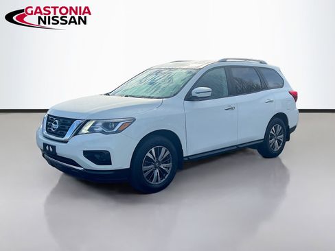 Used 2020 Nissan Pathfinder S image 3