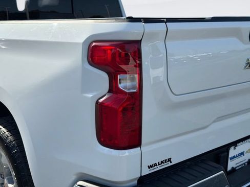 Used 2025 Chevrolet Silverado 1500 LT w/ Z71 Off-Road Package AWD/4WD image 11