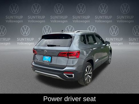 Used 2023 Volkswagen Taos SE w/ Panoramic Sunroof Package FWD image 7