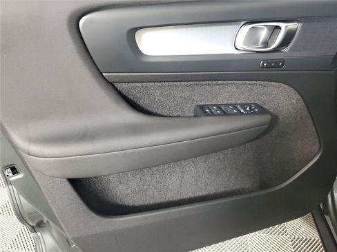 Certified 2026 Volvo XC40 B5 Core AWD/4WD image 19