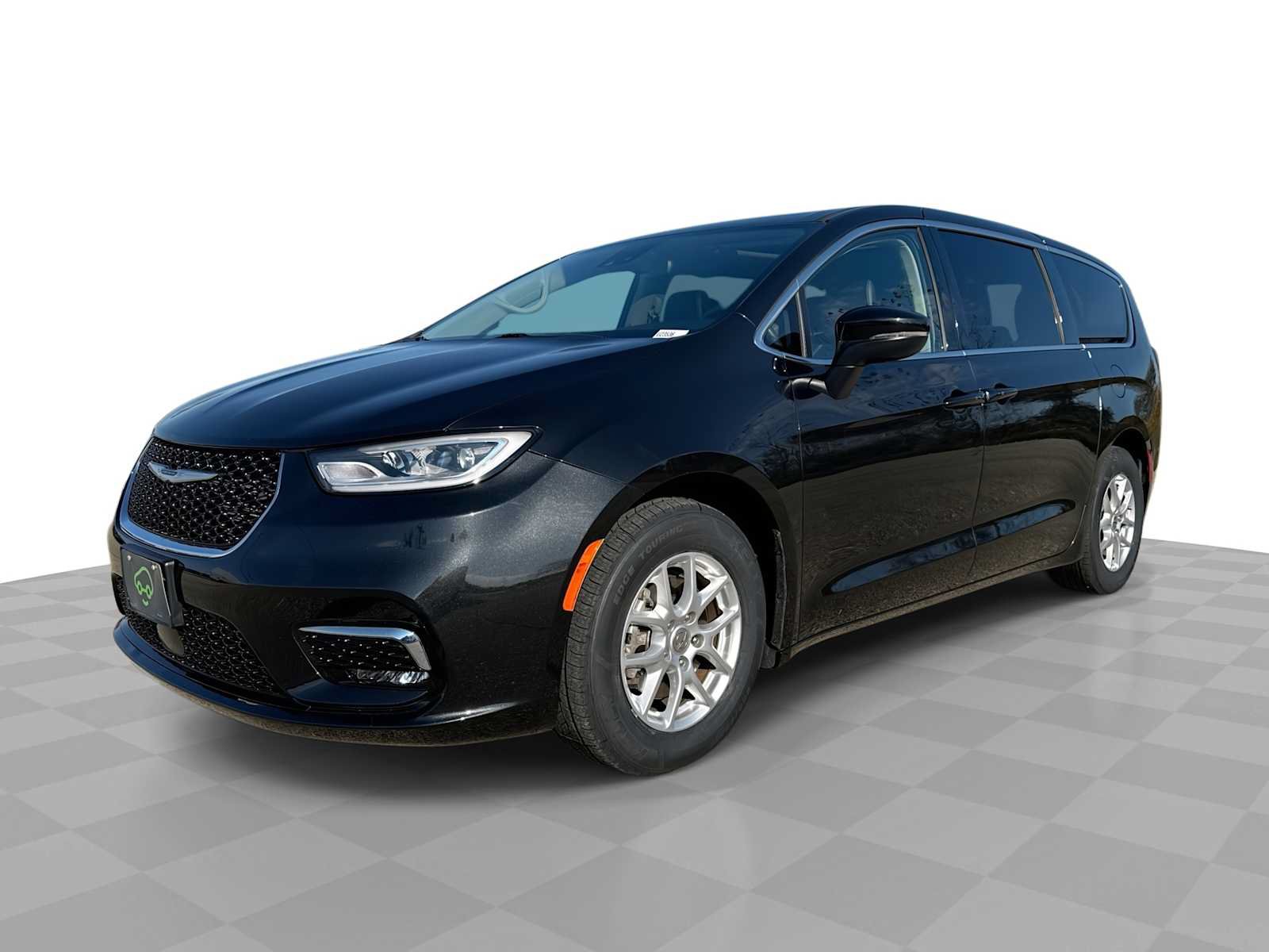 Used 2023 Chrysler Pacifica Touring-L w/ Uconnect Theater Family Group FWD image 1