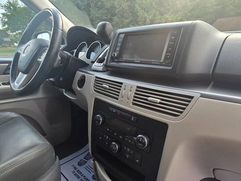 Used 2011 Volkswagen Routan SEL image 28