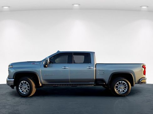 Used 2025 Chevrolet Silverado 2500 LTZ w/ LTZ Premium Package image 13